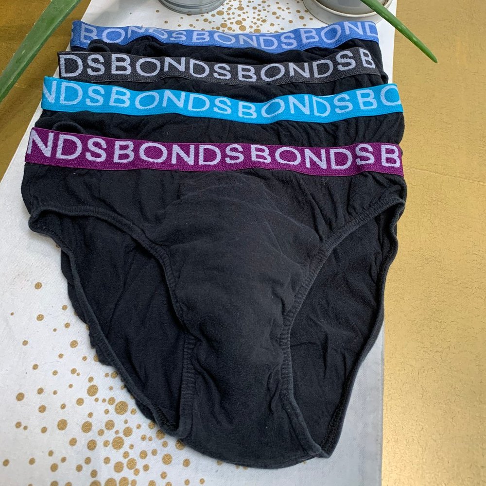 Bundle of 4 Bonds Briefs XL